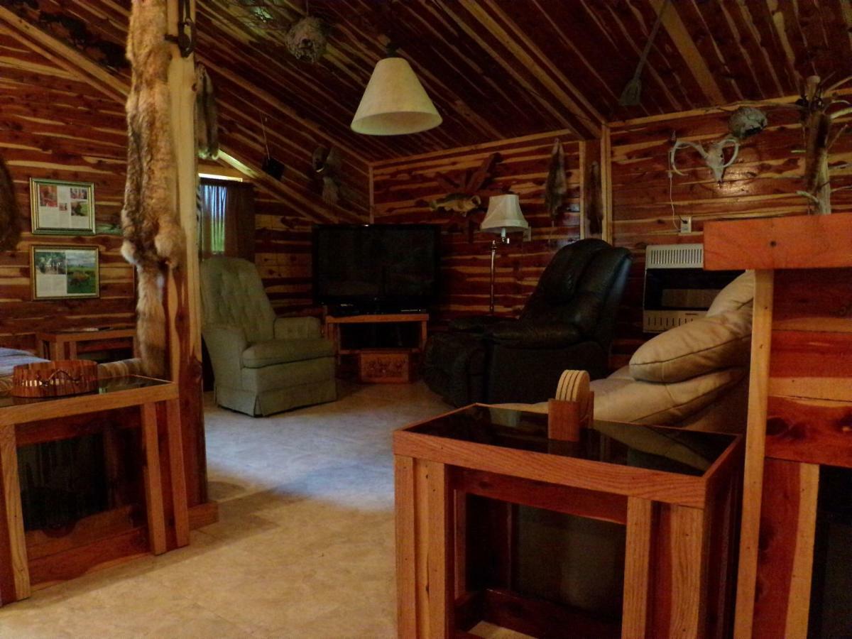 Cedar Cabin Located On A Buffalo Farm Marshall Экстерьер фото